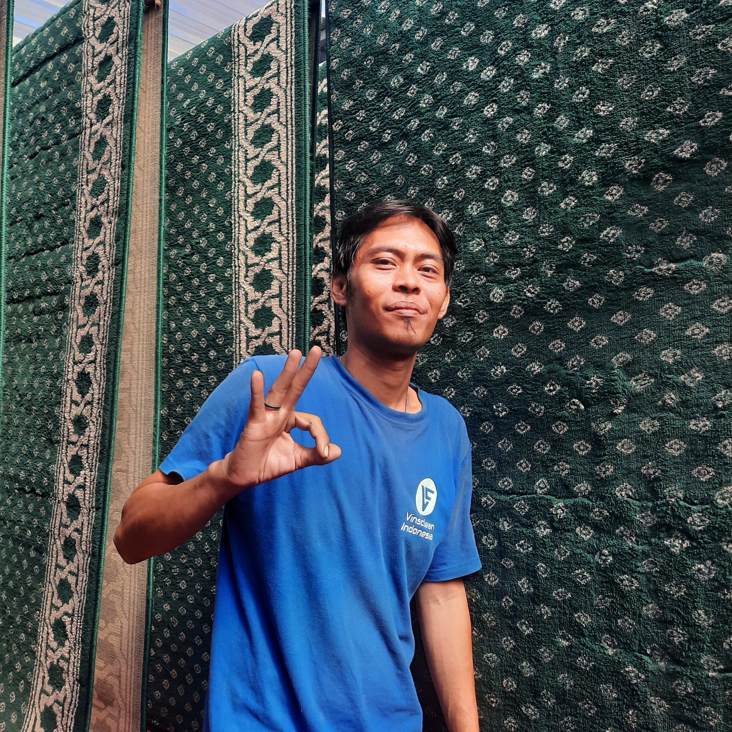 pengecekan kondisi karpet